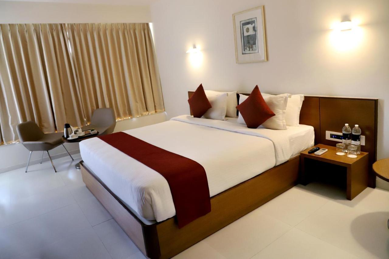 Quality Inn Patria Suites, Rajkot Exterior foto