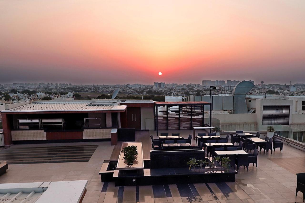 Quality Inn Patria Suites, Rajkot Exterior foto