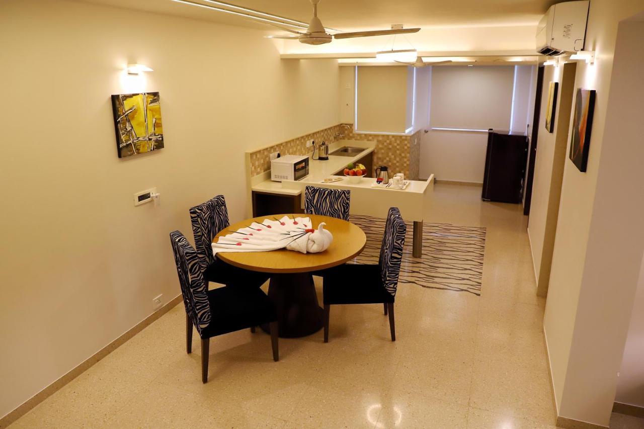 Quality Inn Patria Suites, Rajkot Exterior foto