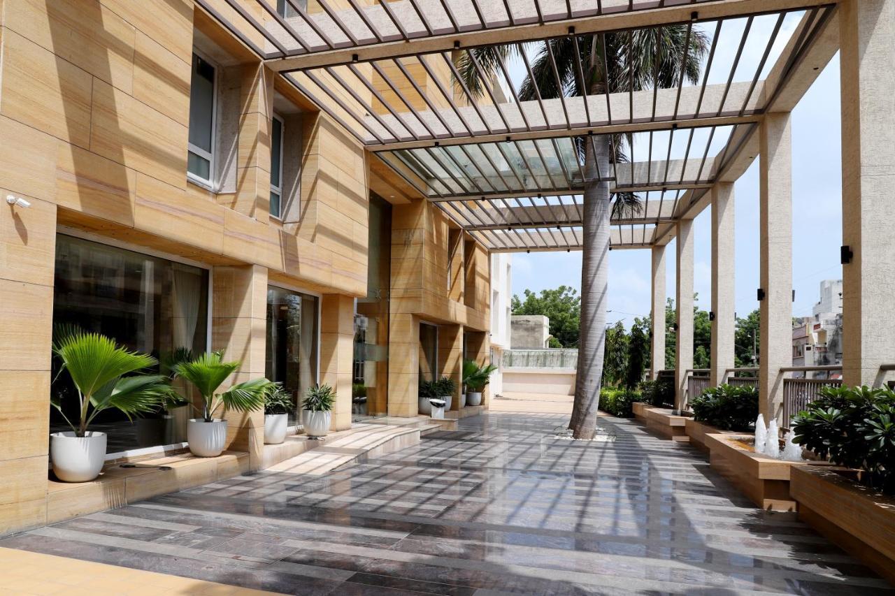 Quality Inn Patria Suites, Rajkot Exterior foto